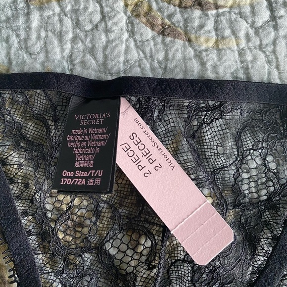 Victoria’s Secret Set - Picture 5 of 6